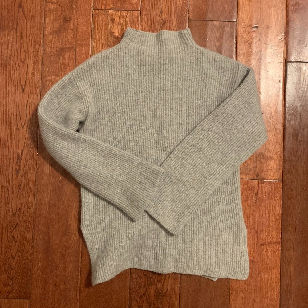 *MOVING SALE*The Premium Ribbed Cashmere Crew Size XS